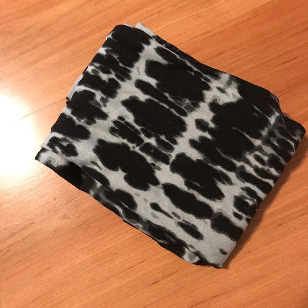 Black tie dye Lularoe leggings Kids XL